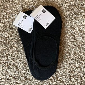 Set of 4 Nordstrom Men’s no show low cut black socks (shoe size 6.5-12)